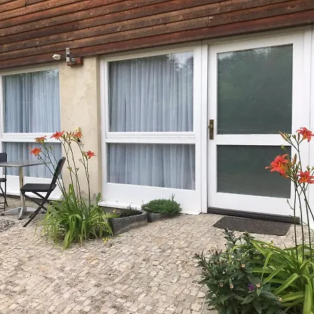 Small Apartment With Private Entrance Near Naumburg Appartement *